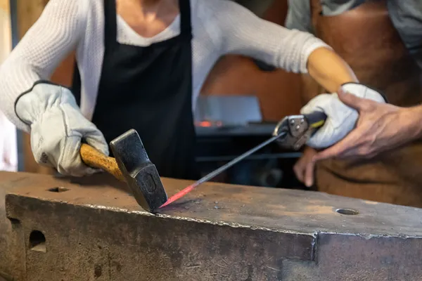 Initiez-vous à la forge en duo avec votre enfant, accompagnés par Olivier - Image n°3 - Wecandoo