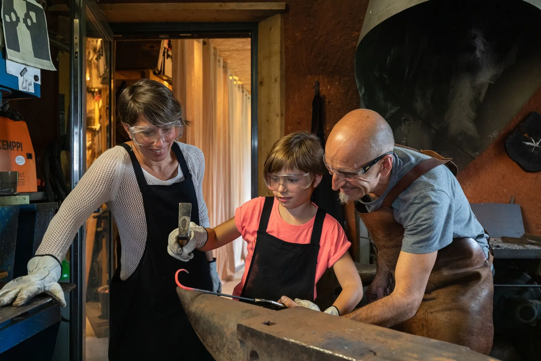 Initiez-vous à la forge en duo avec votre enfant, accompagnés par Olivier - Image n°2 - Wecandoo