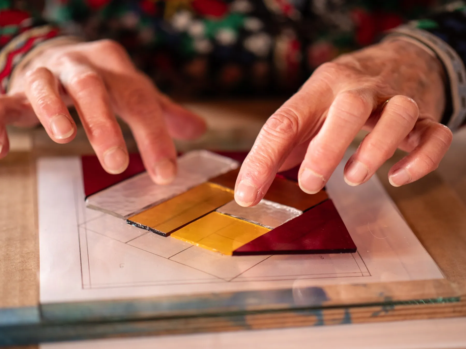 Initiez-vous au vitrail au plomb sur une journée avec Julia - Image n°4 - Wecandoo