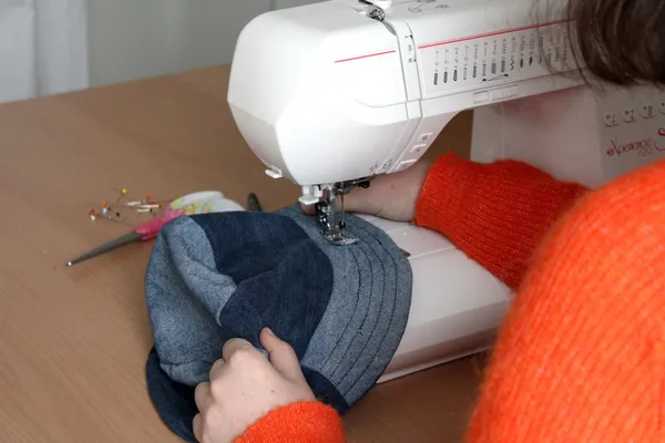 Fabriquez votre bob en jean upcyclé - Image n°4 - Wecandoo