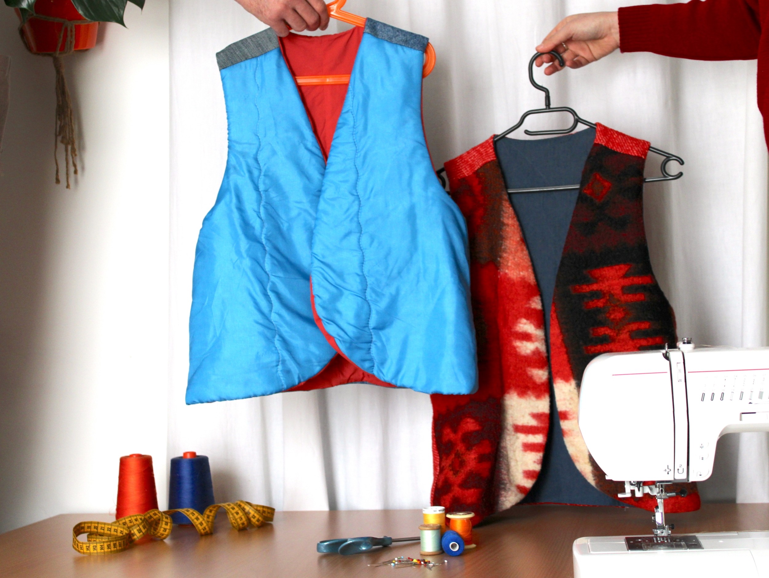 Wecandoo - Cousez votre gilet sans manches en couverture upcyclée - Image n°1