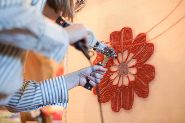 Découvrez le tufting avec Manon - Image n°2 - Wecandoo