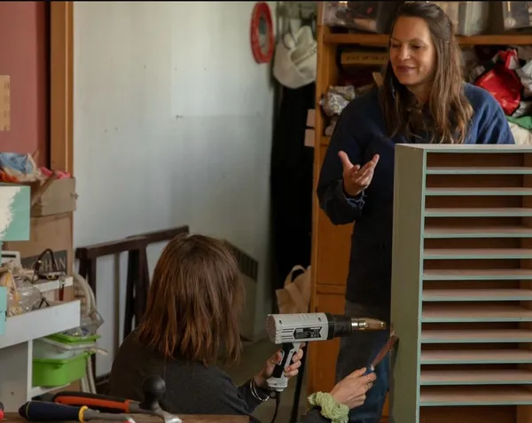 Apprenez l'art de patiner un meuble avec Cécile - Image n°2 - Wecandoo