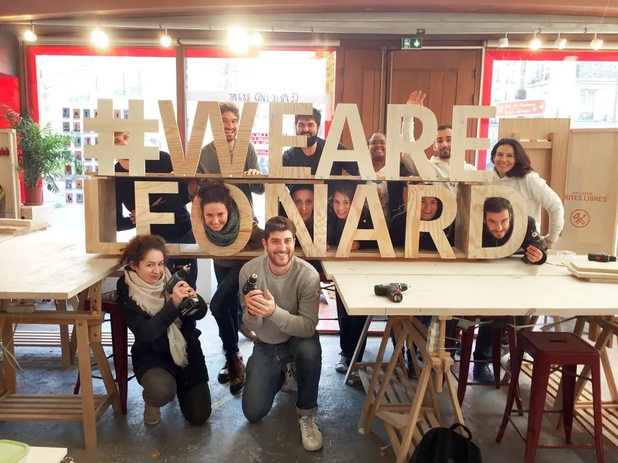 Mobilisez votre équipe et fabriquez votre logo ou enseigne d'entreprise en chutes de bois avec les Ateliers Chutes Libres - Afbeelding nr. 1 - Wecandoo