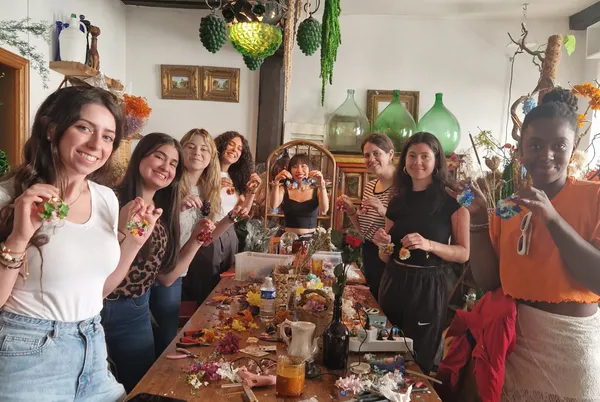 Créez votre bijou en fleurs stabilisées avec Kim - Image n°2 - Wecandoo