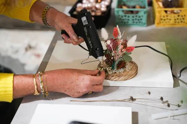 Réalisez vos cloches fleuries en équipe avec Leila - Image n°3 - Wecandoo