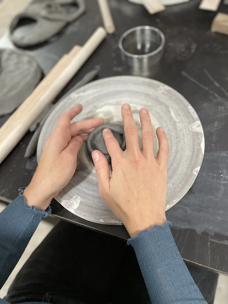 Découvrez l'art du modelage sur une journée avec Manon - Afbeelding nr. 1 - Wecandoo