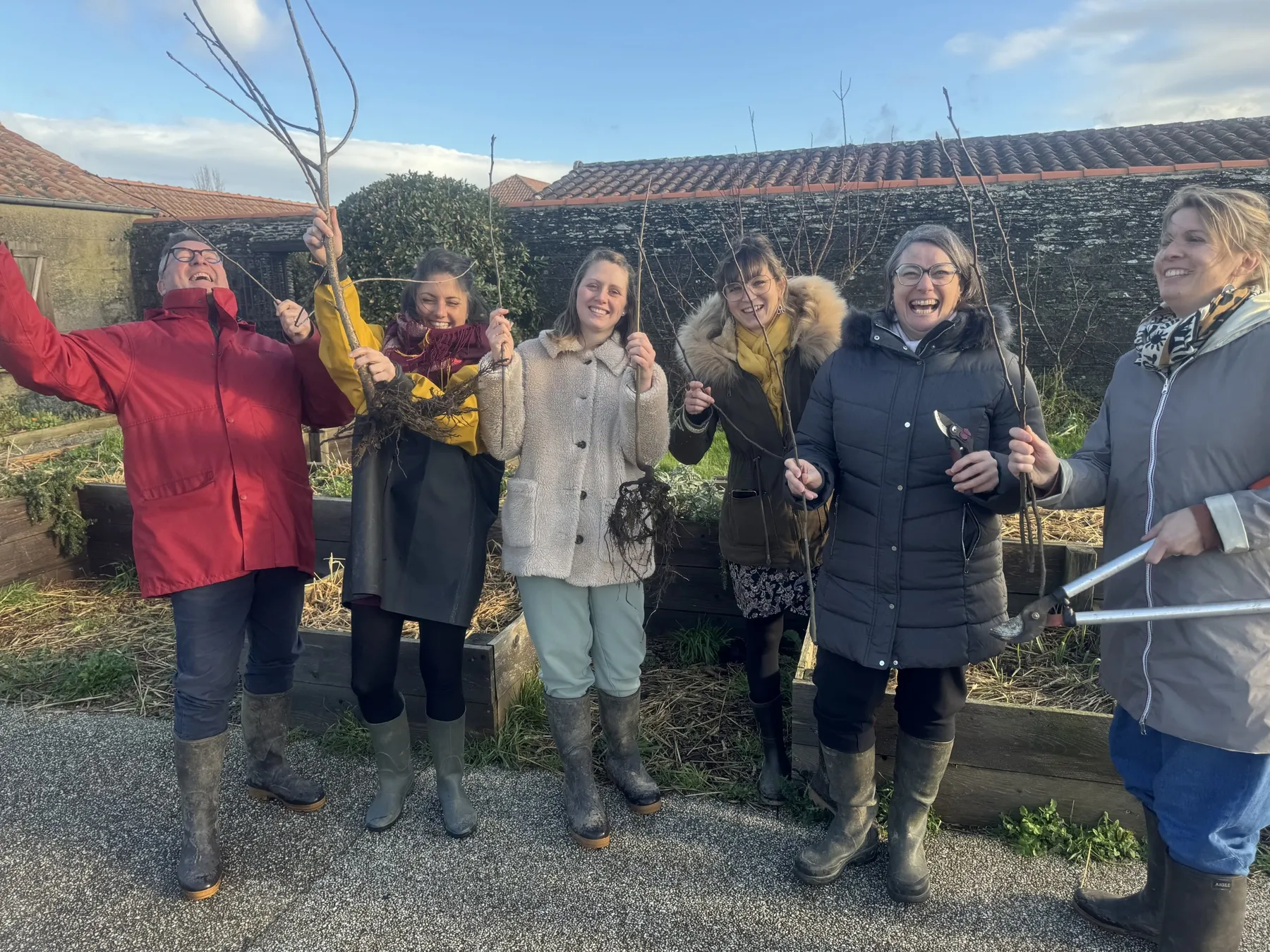Initiez-vous à l'entretien des arbres fruitiers avec Mathieu, Léna et leur équipe - Image n°4 - Wecandoo