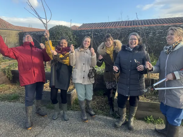 Initiez-vous à l'entretien des arbres fruitiers avec Mathieu, Léna et leur équipe - Image n°4 - Wecandoo