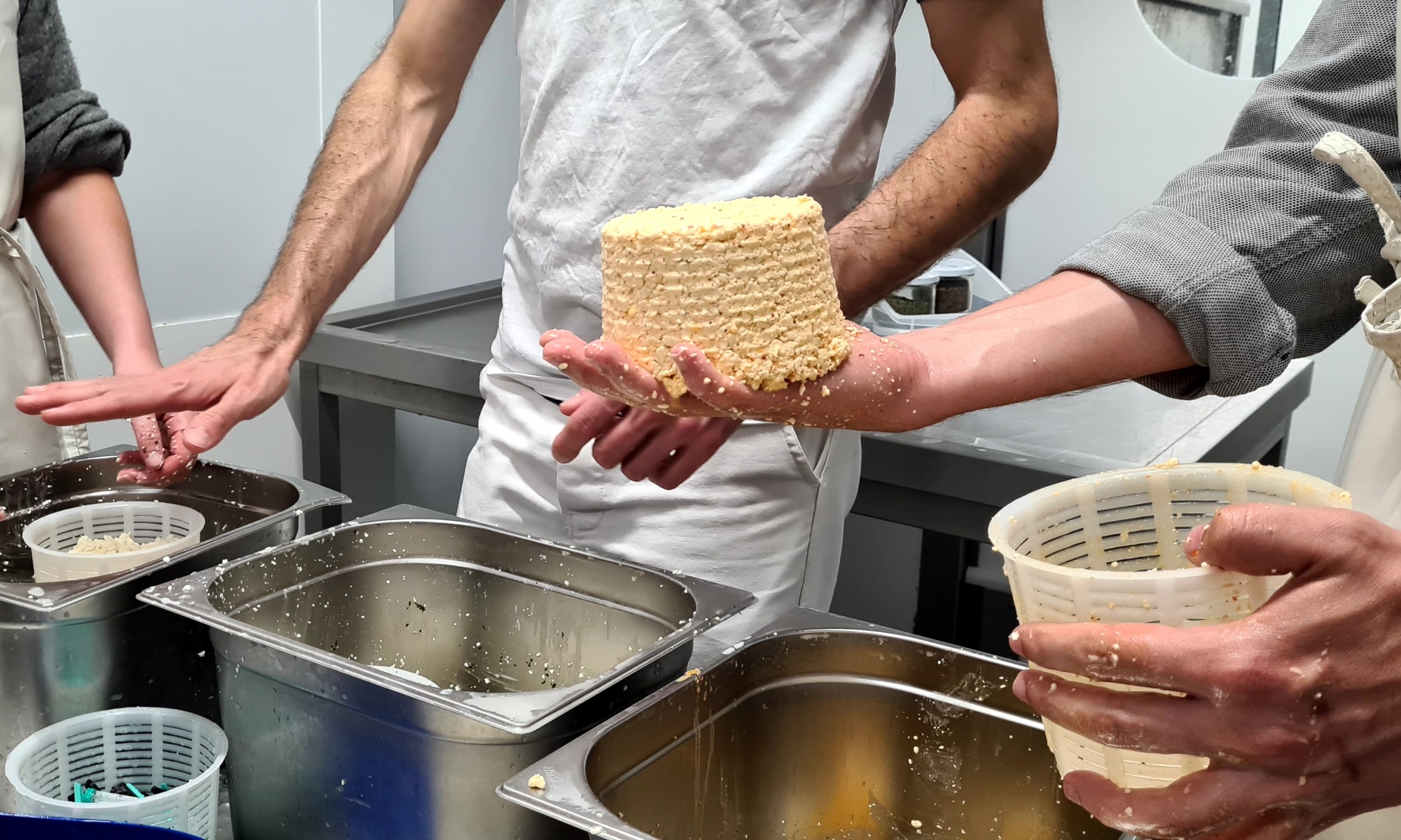 Wecandoo - Réalisez votre tomme de fromage avec Olivier et son équipe - Image n°4