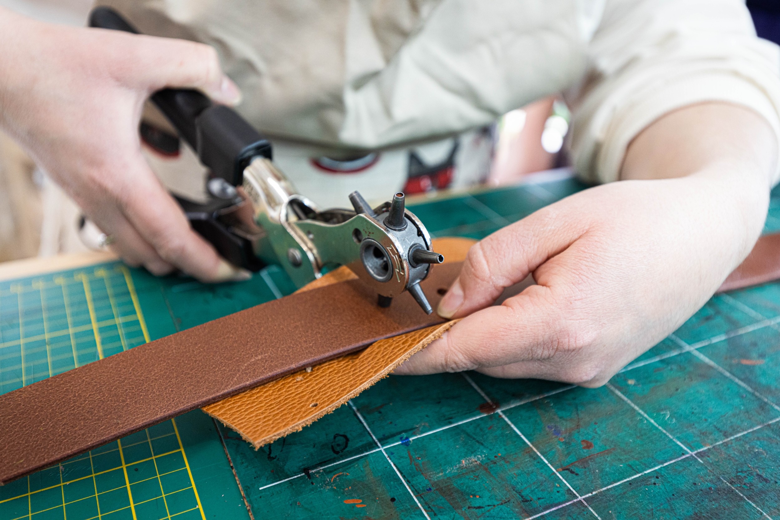 Wecandoo - Fabriquez votre ceinture en cuir avec Marjorie - Image n°3