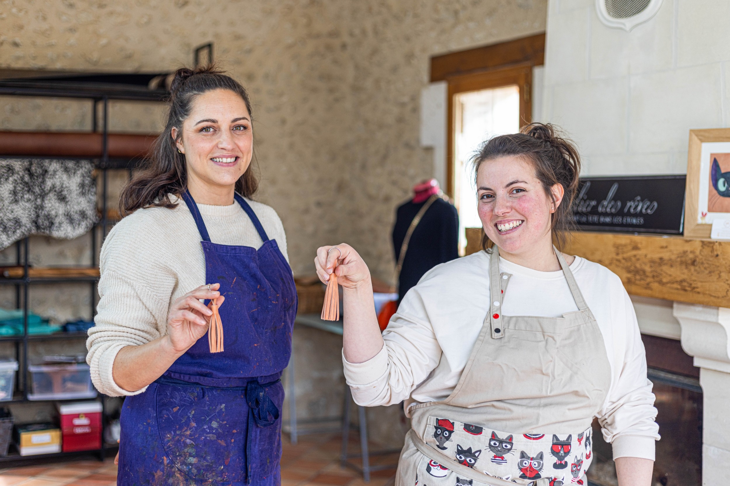 Wecandoo - Fabriquez votre porte-clés en pompon de cuir avec Marjorie - Image n°8