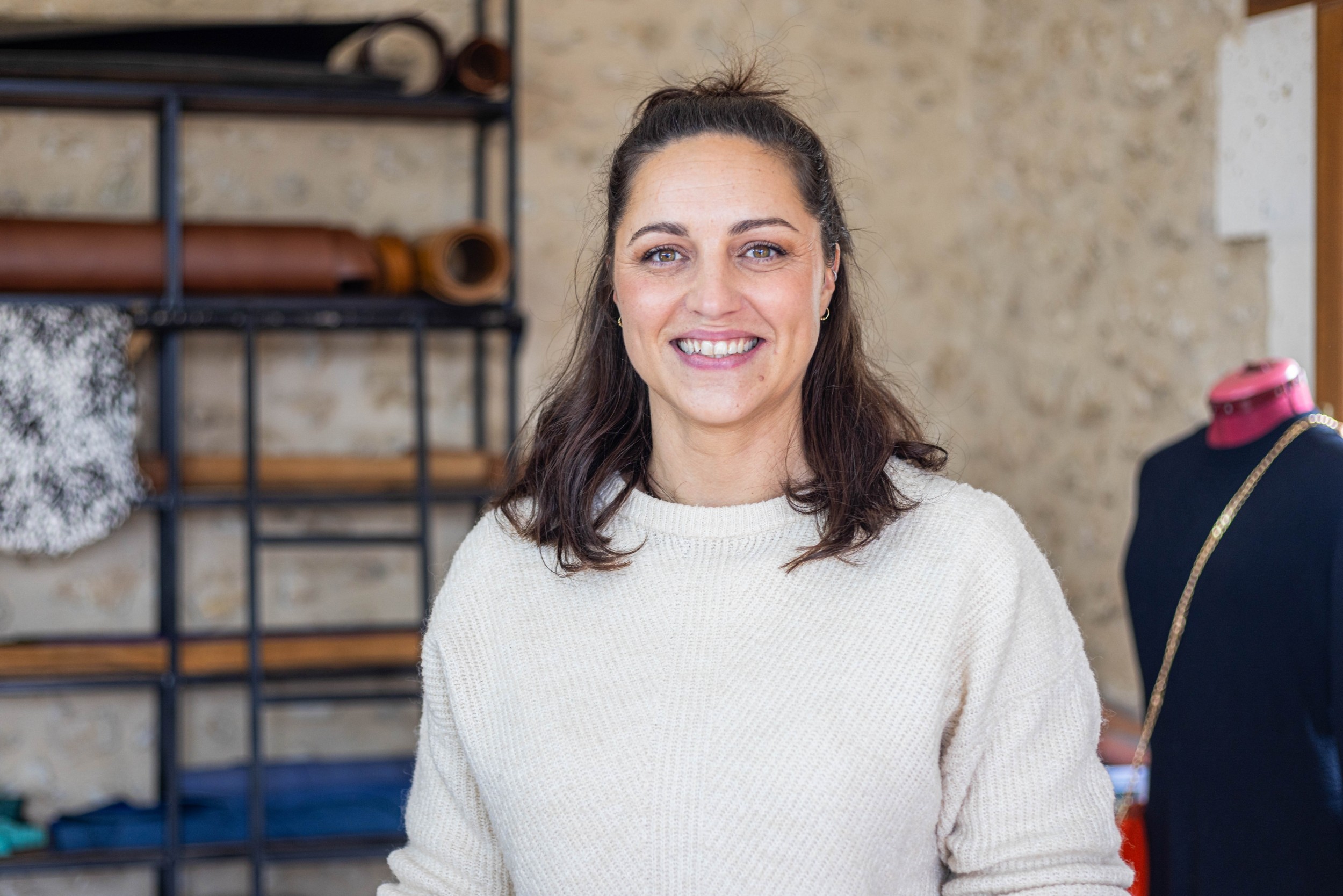 Wecandoo - Fabriquez votre porte-clés en pompon de cuir avec Marjorie - Image n°11