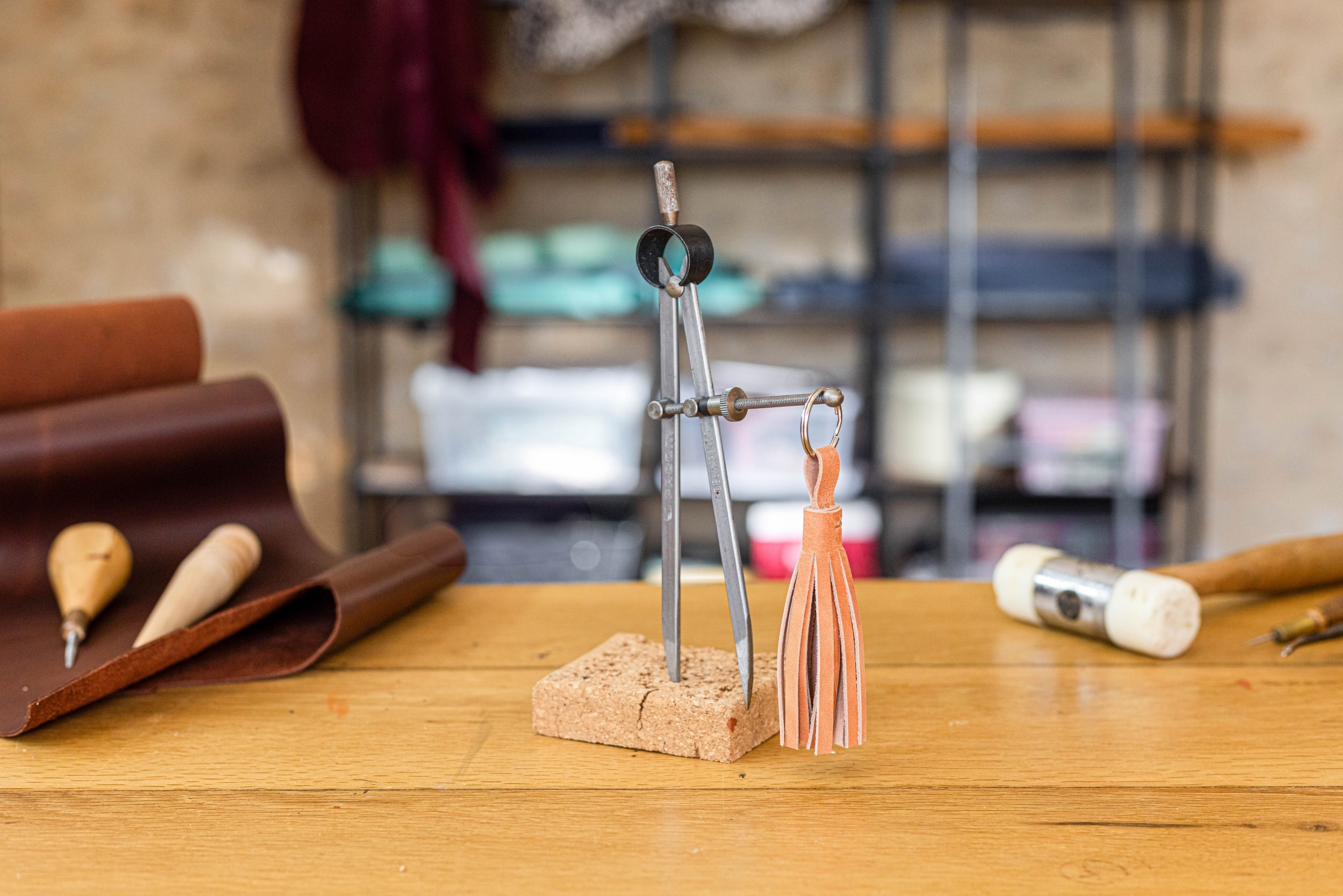 Fabriquez votre porte-clés en pompon de cuir à Dordogne