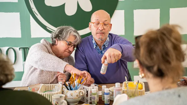 Initiez-vous à la peinture sur céramique avec Sandrine - Image n°3 - Wecandoo