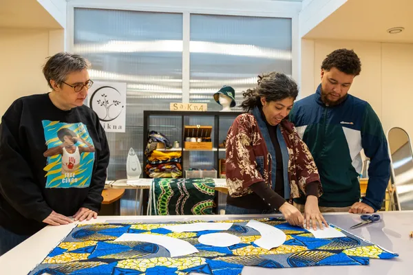 Fabrication d'une chemise upcyclée avec Fatima - Image n°4 - Wecandoo