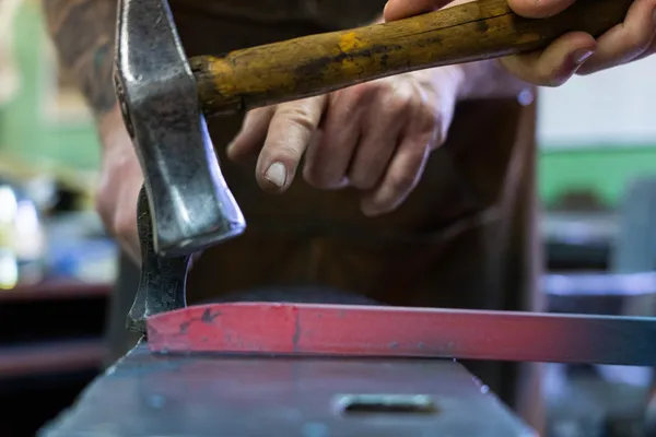 Forgez votre couteau et réalisez son fourreau avec Pascal - Afbeelding nr. 4 - Wecandoo