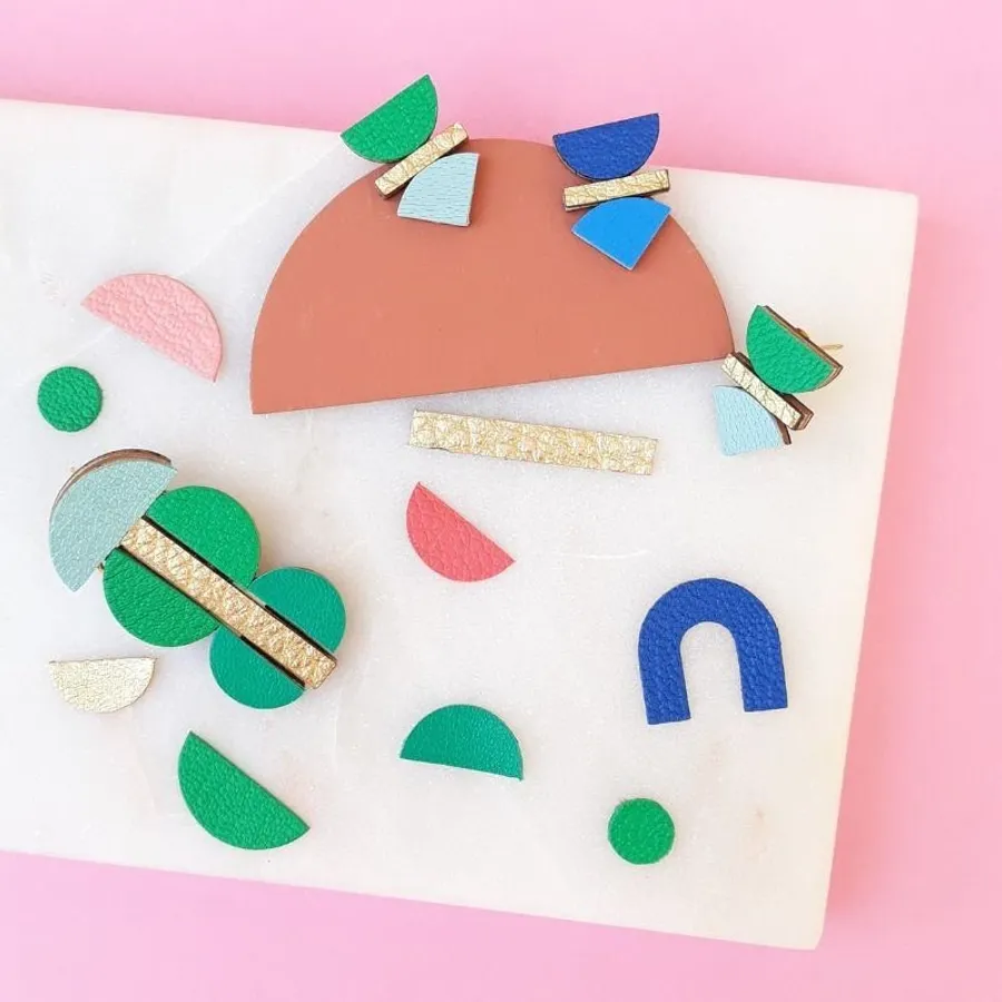 Fabriquez vos boucles d'oreilles en cuir avec Hélène et Catherine - Image n°1 - Wecandoo