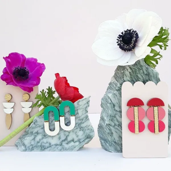 Fabriquez vos boucles d'oreilles en cuir avec Hélène et Catherine - Image n°4 - Wecandoo