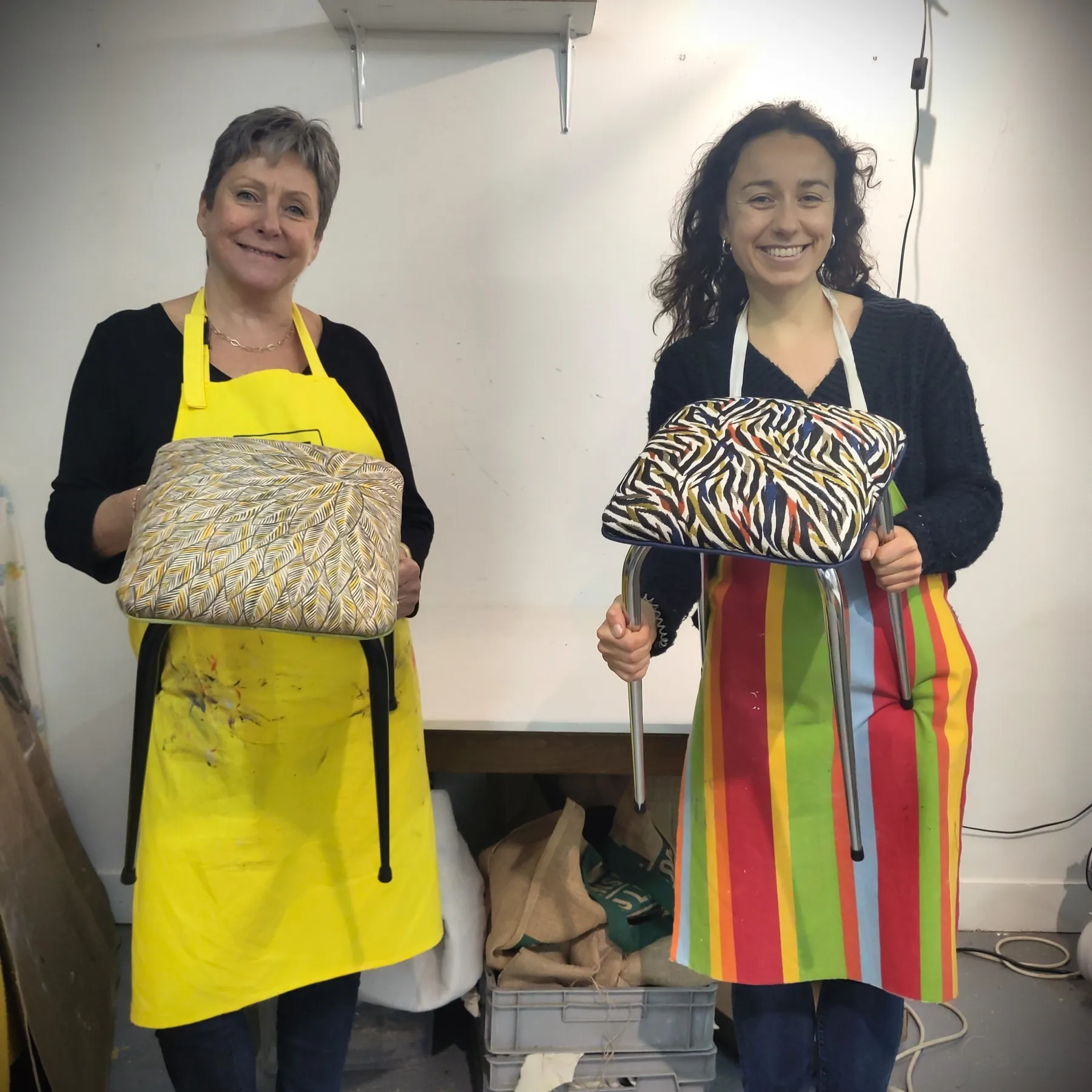 Tapissez votre tabouret vintage - Image n°4 - Wecandoo