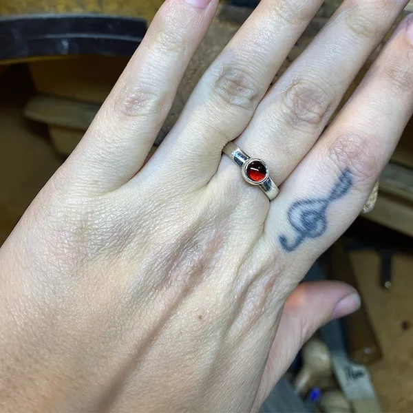 Créez votre bague sertie en argent avec Mélissa - Image n°3 - Wecandoo