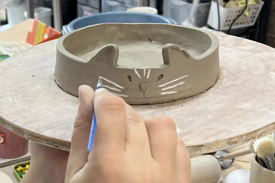 Façonnez une gamelle personnalisée pour votre animal de compagnie avec Eléna - Image n°1 - Wecandoo