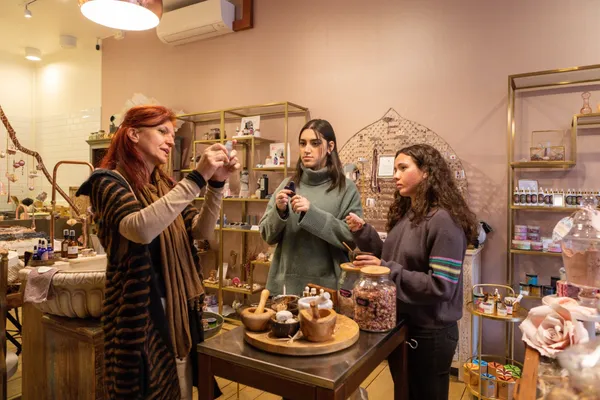 Captivez votre équipe et créez votre huile d'aromathérapie 100% naturelle avec Suzana - Afbeelding nr. 2 - Wecandoo