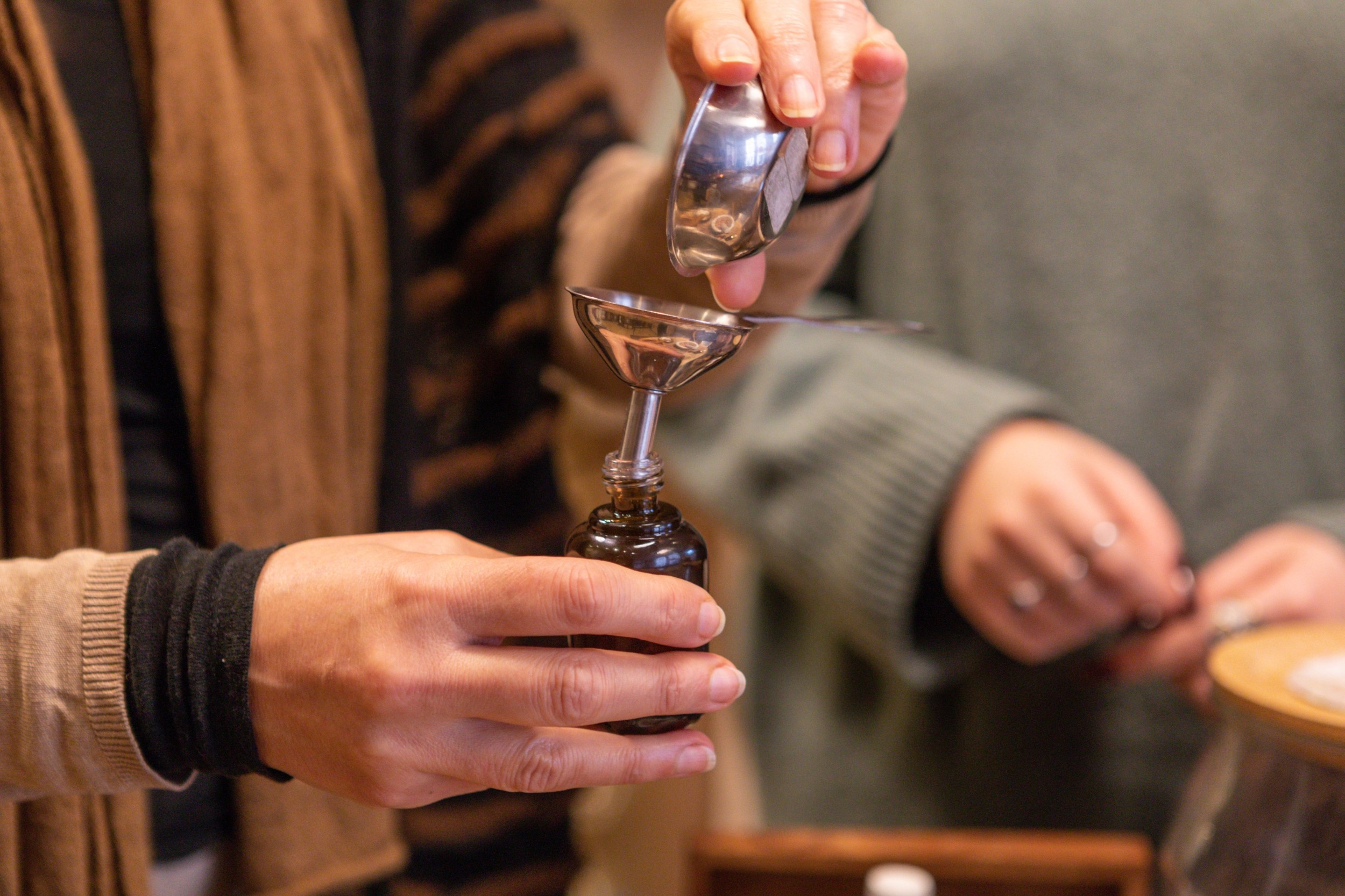 Créez votre huile d'aromathérapie en groupe