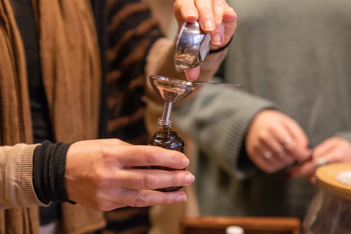 Créez votre huile d'aromathérapie en groupe