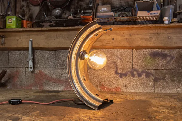 Réalisez votre lampe en métal sur une journée avec François - Image n°1 - Wecandoo