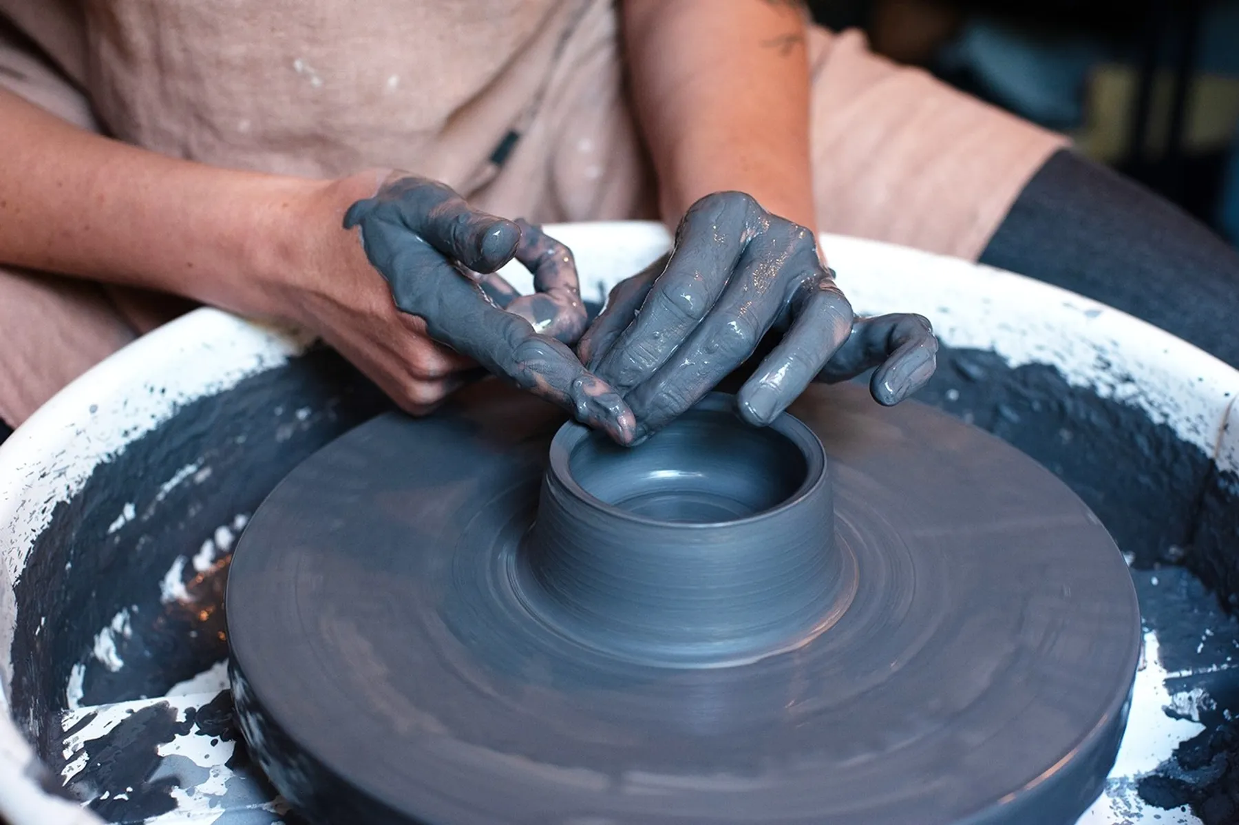 Initiez-vous au tour du potier avec Claire - Image n°3 - Wecandoo