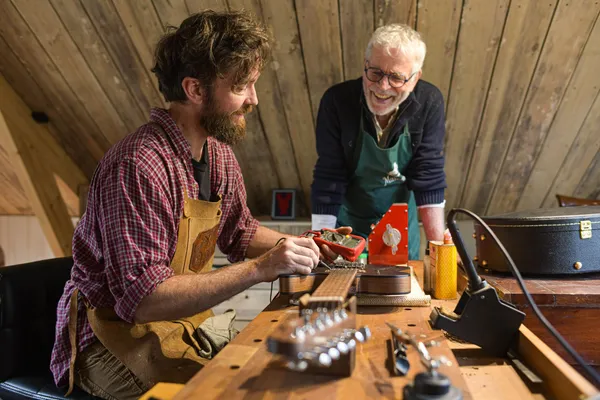 Apprenez à entretenir et régler votre instrument à corde avec Joachim - Image n°1 - Wecandoo