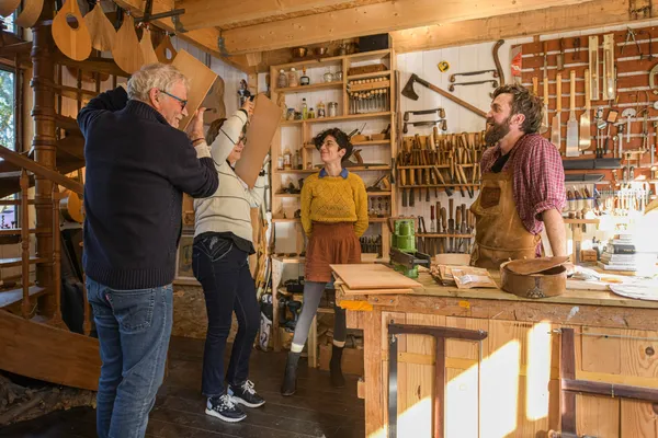 Découvrez le métier de luthier avec Joachim - Image n°1 - Wecandoo