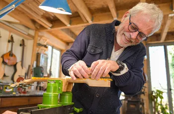 Découvrez le métier de luthier
