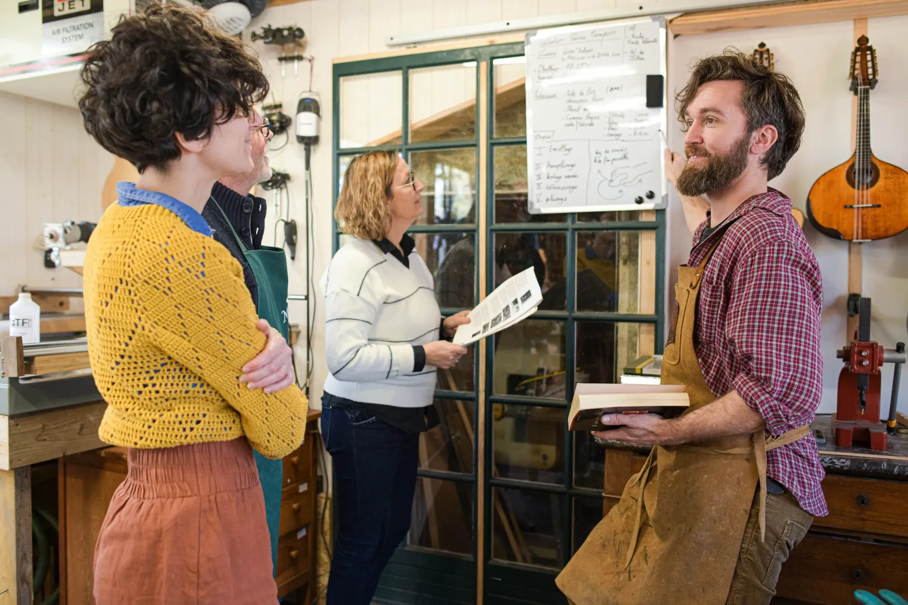 Réalisez votre vernis gomme laque au tampon avec Joachim - Image n°2 - Wecandoo