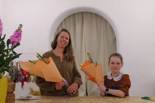Réalisez des bouquets de fleurs fraîches en duo avec votre enfant accompagnés par Alice - Afbeelding nr. 3 - Wecandoo