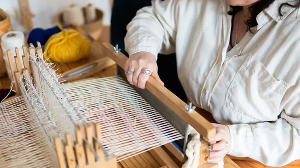 Réalisez votre création au métier à tisser avec Laura - Image n°3 - Wecandoo
