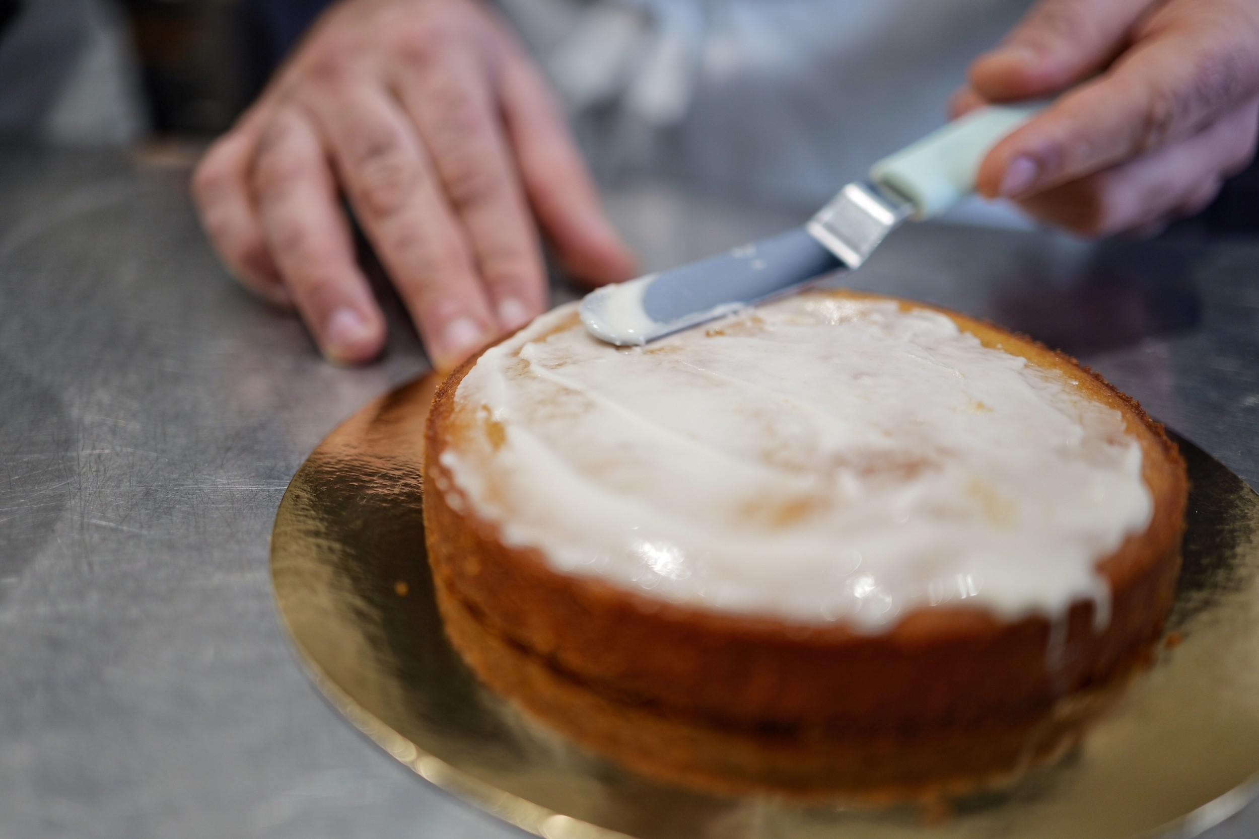 Wecandoo - Réalisez votre gateau nantais végétal et votre caramel avec Lola - Image n°3