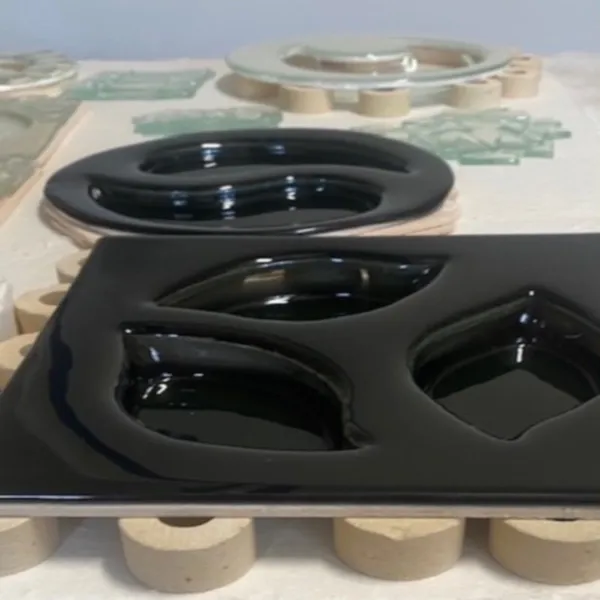 Réalisez vos 8 assiettes en verre thermoformé - Image n°2 - Wecandoo