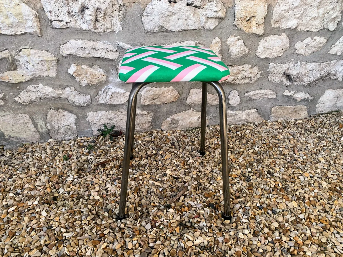 Tapissez votre tabouret en formica