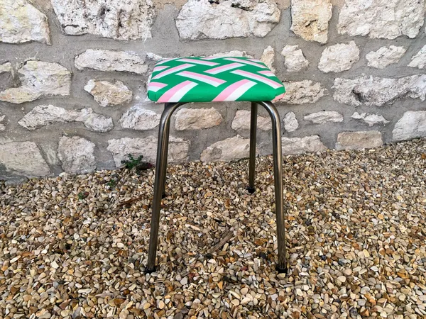 Wecandoo - Tapissez votre tabouret en formica