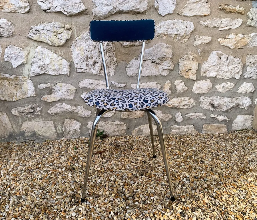 Tapissez votre chaise en formica avec Cécile - Image n°1 - Wecandoo