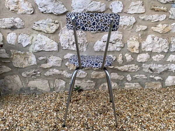 Tapissez votre chaise en formica avec Cécile - Image n°2 - Wecandoo