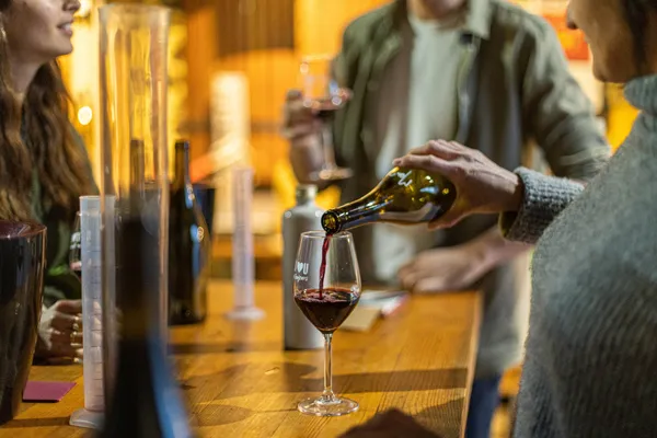 Assemblez votre vin rouge avec Nathalie - Afbeelding nr. 2 - Wecandoo