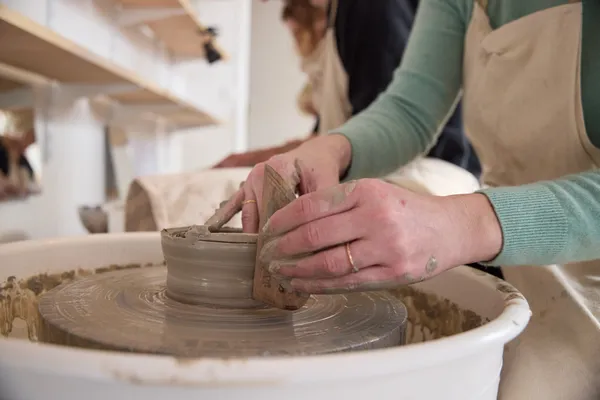 Initiez-vous au tour du potier sur une journée avec Léa - Image n°4 - Wecandoo