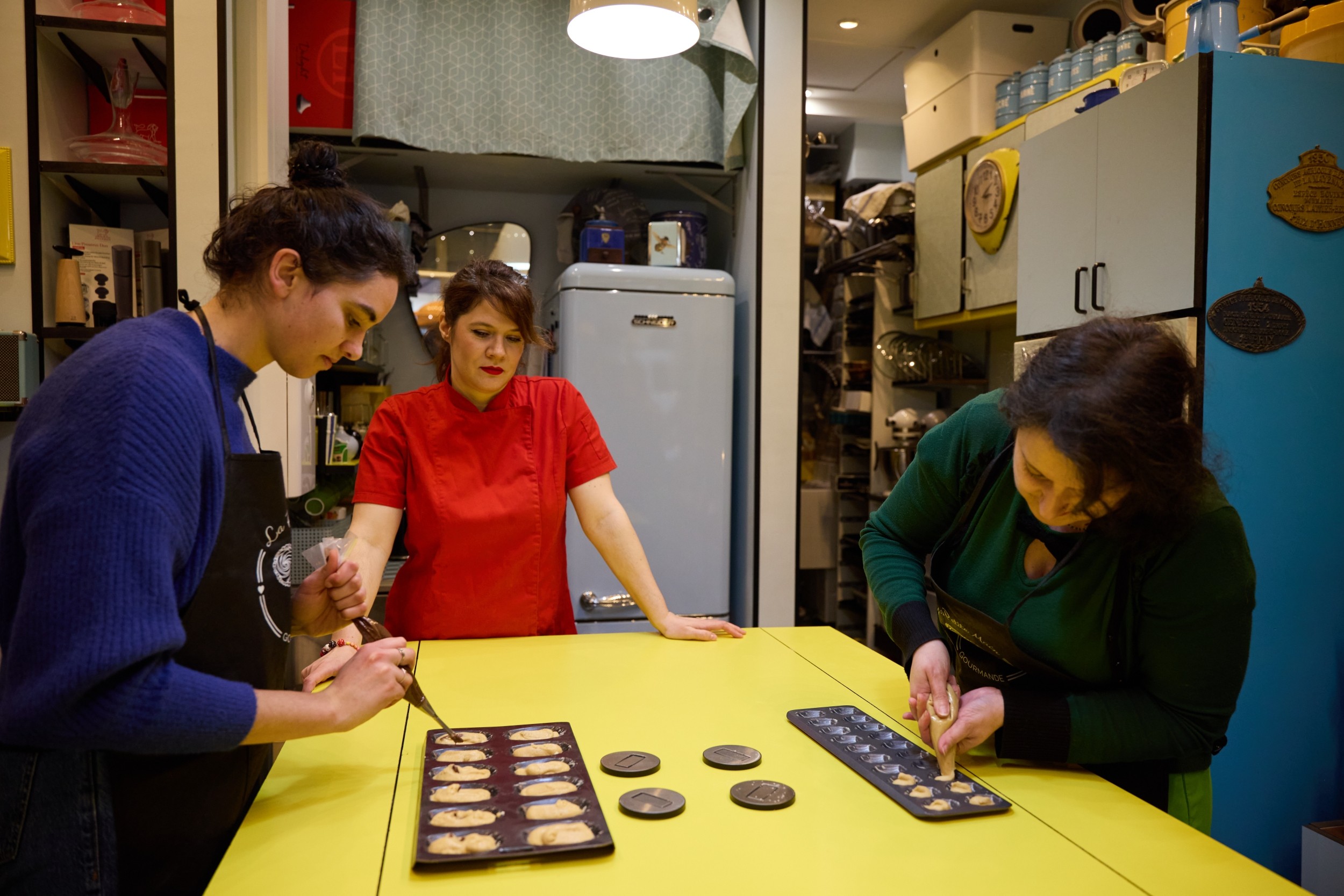 Wecandoo - Réalisez votre pâte à tartiner pralinée et vos madeleines fourrées avec Fanny - Image n°5