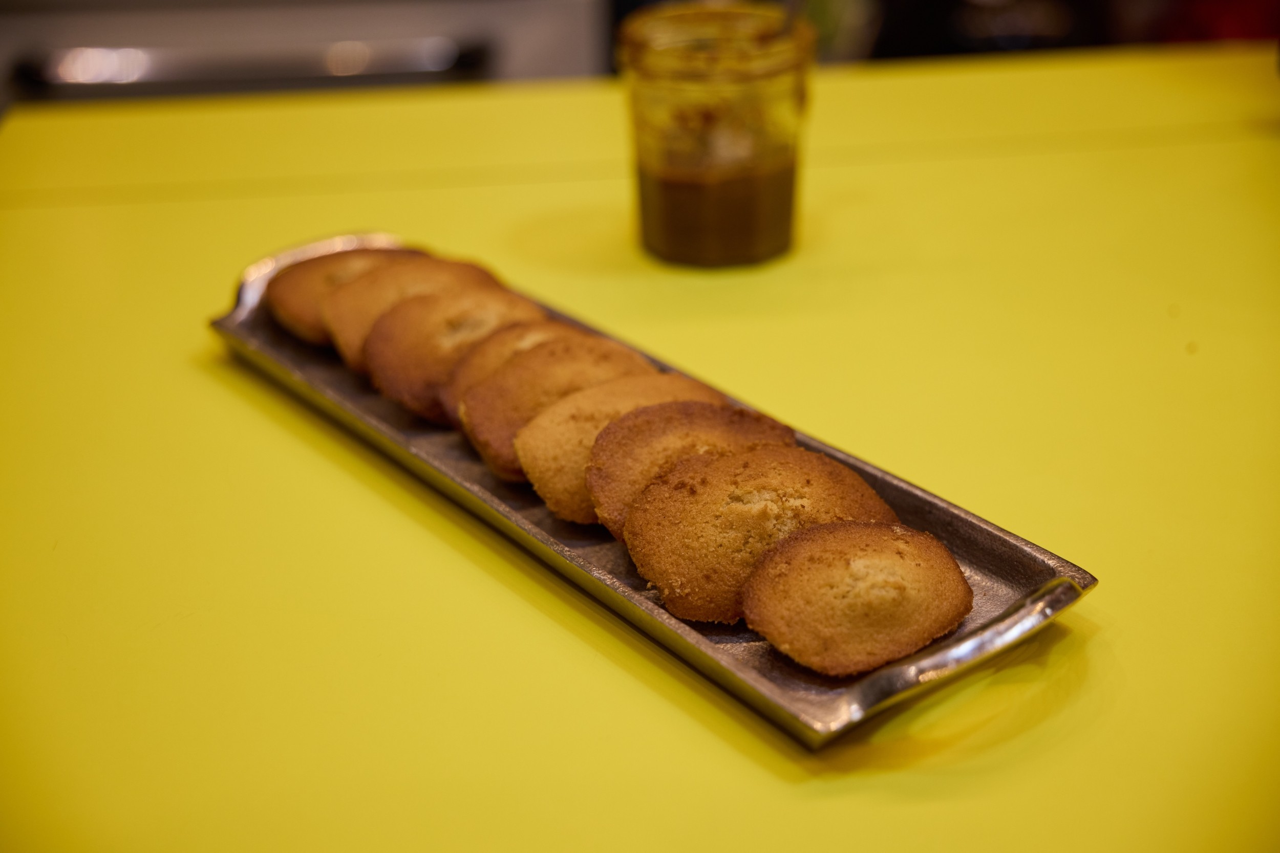 Wecandoo - Réalisez votre pâte à tartiner pralinée et vos madeleines fourrées avec Fanny - Image n°1