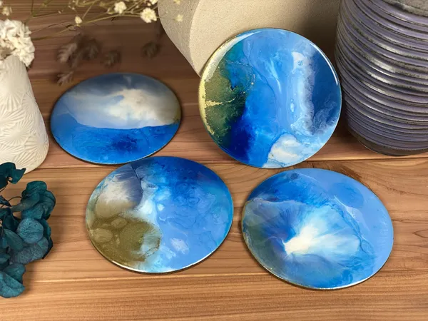 Initiez-vous au travail de la résine et réalisez votre planche apéro ou vos dessous de verre - Image n°1 - Wecandoo