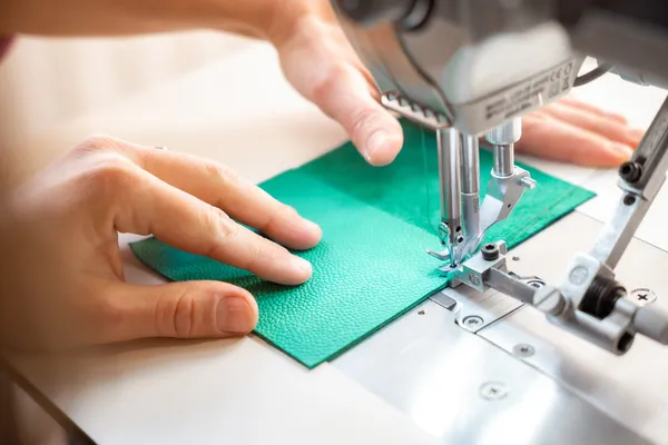 Initiez-vous à la petite maroquinerie avec Maéva - Image n°2 - Wecandoo