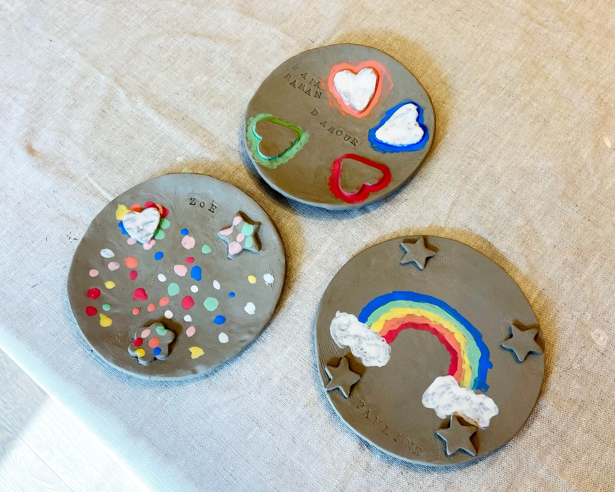 Wecandoo - Modelez vos petites  assiettes en forme d'animaux avec votre enfant accompagnés par Eva - Image n°6